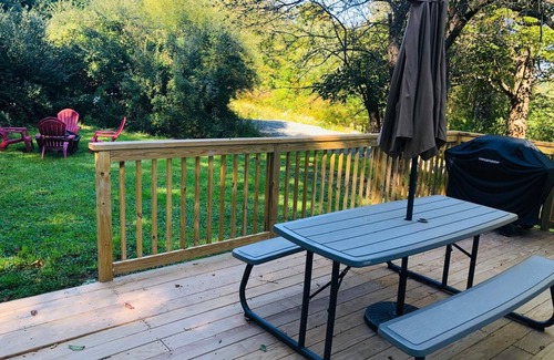 White Lake House | 5min from King of the Ice! New home in White Lake w/Fire Pit and Grill!