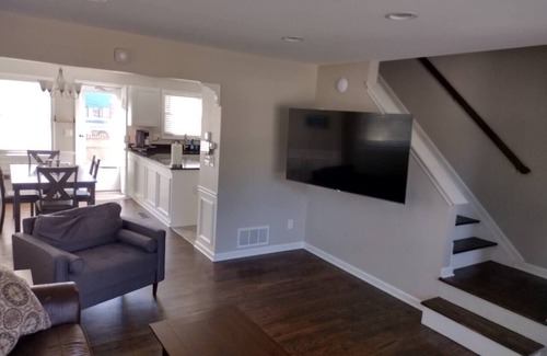 Plymouth House | ★5min To Kellogg Park ★ Plymouth ★ Parking ★W/D★