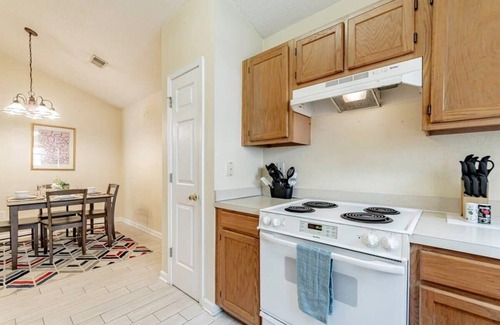 Lexington House | 5min to lake & 20 to Columbia - Aerie Oaks Cottage