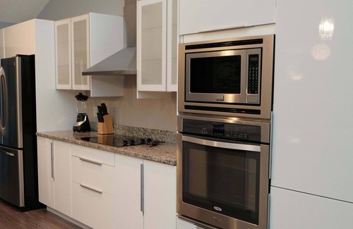 Florida Central Atlantic Coast House | 5min to Universal/Pool/Sleeps 8/Spacious Home/Open concept