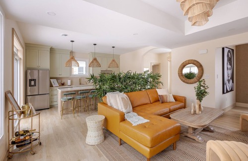 Port Weller House | 5min walk to beach! Perfect for a Girls Getaway, local wineries & restaurants!