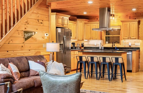 Beech Mountain Cabin | 5Min2Ski|Private2Acres|Creek|HotTub|GameRm|FirePit