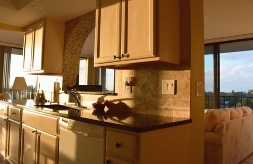 Siesta Key Condo | 5th Floor Siesta Key Condo Across From Pristine Sand & Blue Waters 2bd/2b Views