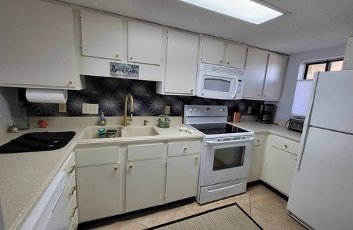 Emerald Isle Condo | 5th Floor View of Beach and Ocean- Full condo- 2 pools-