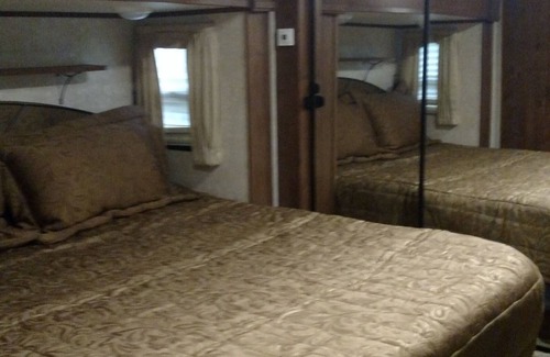 Bluff Mountain House | 5th Wheel, Delivered to YOUR DREAM LOCATION in the GSMNP! Stay in the ACTION !