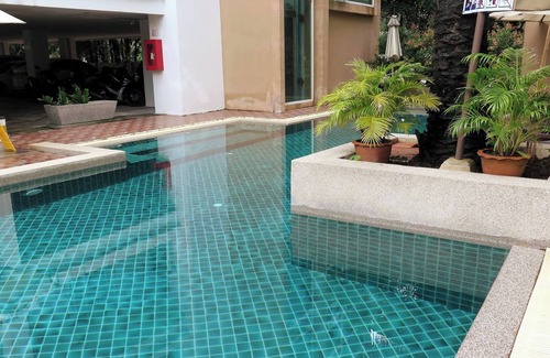 Patong Apartment | 6-15 Large 1br 1bath 1 Km Walking To Patong Beach