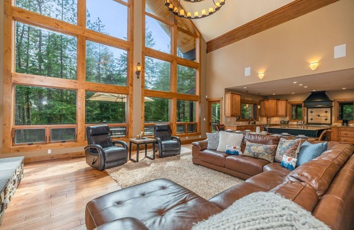 Ronald House | 6,200sqft Dream Mountain Home + Fall Savings 3+ Nights