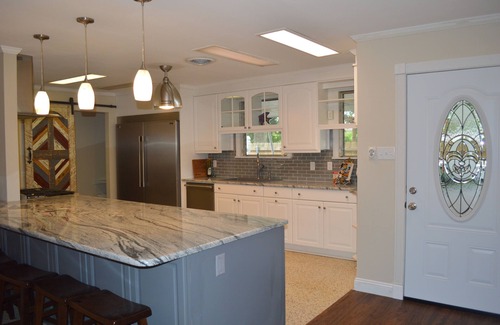 Bonnabel Place House | 6.4 miles to N.O. Superdome FrenchQuarter 5 BR 2 1/2 BA Sleeps 10 n