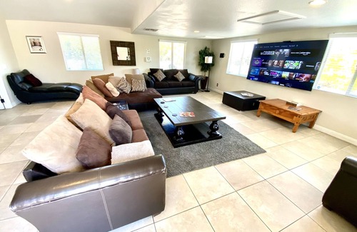 Enterprise Villa | ⭐️⭐️⭐️⭐️⭐️ 6.5 BDRM Close to STRIP! Private Gated Family Fun Villa PROMO PRICING