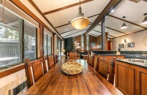 Tahoe Tavern House | 6-8 Miles to Palisades|Alpine|Homewood|Walk to TC