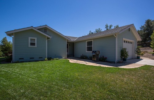 Santa Ynez House | 6 Acre Private Pet Friendly 2 bedroom home w mountain views, quiet surroundings.