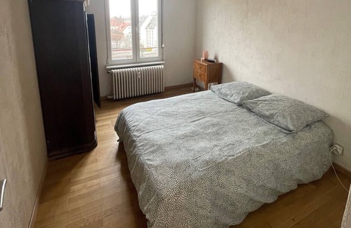 Neudorf Est Apartment | #6 Agréable 2 Pièces au Dernier Étage D'un Immeuble Très Calme du Neudorf