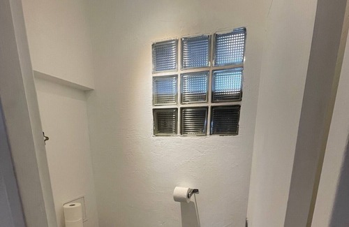 Neudorf Est Apartment | #6 Agréable 2 Pièces au Dernier Étage D'un Immeuble Très Calme du Neudorf