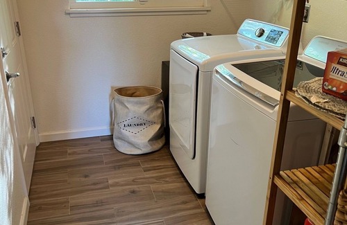 Chico House | 6 bd, 3 bath, Sleep 14+, AC, Very Clean, Luxury, spacious, WiFi, NO Pets