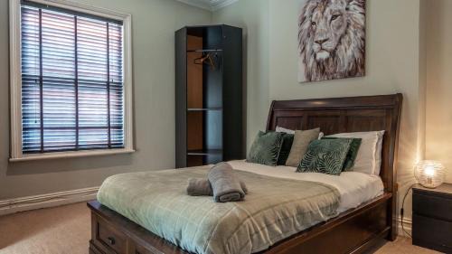 Derby House | 6 BDR House By Eason Stays Short Lets & Serviced Accommodation Derby With Free Parking