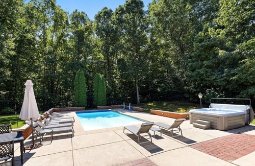 Grand Beach House | 6 bdrm, 5.5 ba, heated pool, hot tub, fire pit and putting green