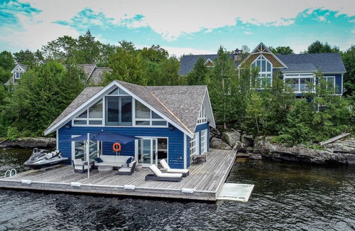 Bracebridge Villa | 6 bdrm, 6 bath Luxury with 230' of frontage on Lake Muskoka! Min to Bracebridge!