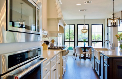 Austin House | 6 BDRM Hill Country Retreat w/Pool & Hot Tub