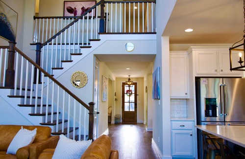 Austin House | 6 BDRM Hill Country Retreat w/Pool & Hot Tub