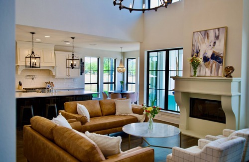 Austin House | 6 BDRM Hill Country Retreat w/Pool & Hot Tub