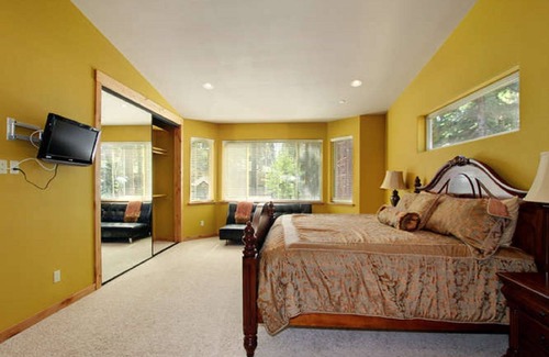 Montgomery Estates Cabin | 6 BDRM/Indoor Pool/WIFI/Home Theater/1 Block From Hiking Trail/Easter/April Spec