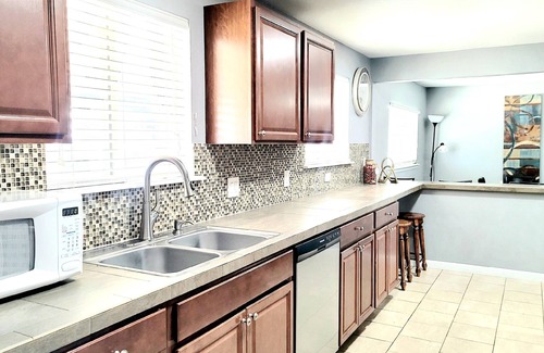 Dupont House | 6 bdrms-2 Kitchens-2 Living Rooms - Easy Access to Red Rocks and Downtown!
