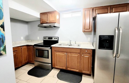 Dupont House | 6 bdrms-2 Kitchens-2 Living Rooms - Easy Access to Red Rocks and Downtown!