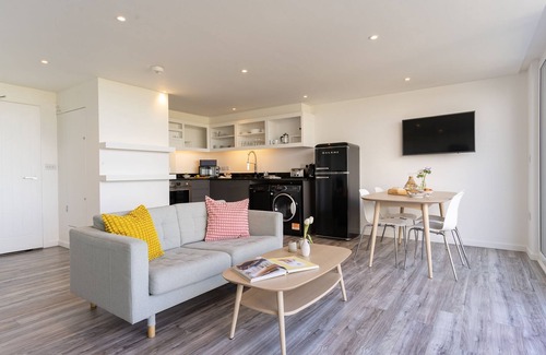 Crantock Apartment | 6 Beachview - apartment in Crantock sleeps 4 guests in 2 bedrooms