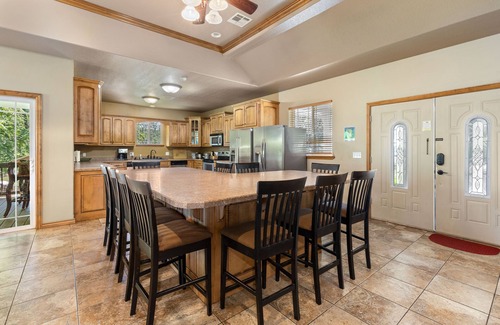 Grove House | 6 Bed/4 Bath Lake House with Access to Pool, Boat Slips and Boat Rental
