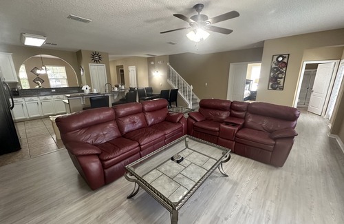 Calabria House | 6 bed 5.5 bath Home with Pool 14 MINUTES AWAY from Disney. We’re back on VRBO!