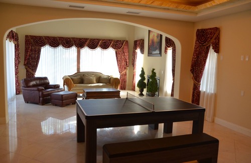 Claremont House | 6 Bed 8 Bath estate in Claremont with fitness room, basketball, tennis