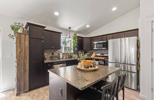 Bozeman House | 6 Bed House + Gym w/Mnt Views Close to Airport