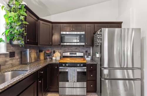 Bozeman House | 6 Bed House + Gym w/Mnt Views Close to Airport