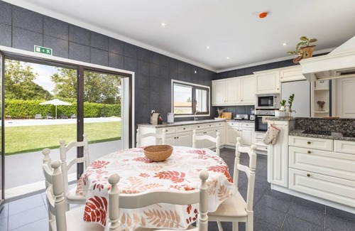 Pevidem House | 6-Bed House - Sleeps 12 - Pool, Bbq, Pool Table