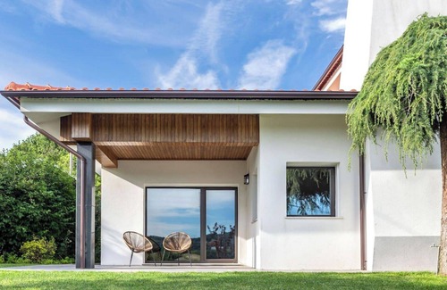 Pevidem House | 6-Bed House - Sleeps 12 - Pool, Bbq, Pool Table