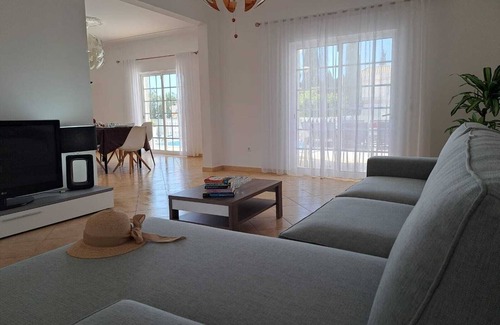 Cerro de Aguia House | 6 bed room Albufeira With all that you *HEATED POOL*when required