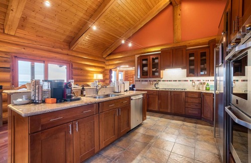 Volcano Villa | 6 Bedroom, 4.5 Bath, Hot Tub, 104 Acres, Pet Friendly, Panoramic Views, Weddings!