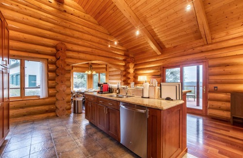 Volcano Villa | 6 Bedroom, 4.5 Bath, Hot Tub, 104 Acres, Pet Friendly, Panoramic Views, Weddings!