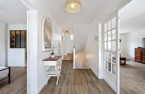 Saint-Denis House | 6 bedroom, 5 bathroom villa near Paris