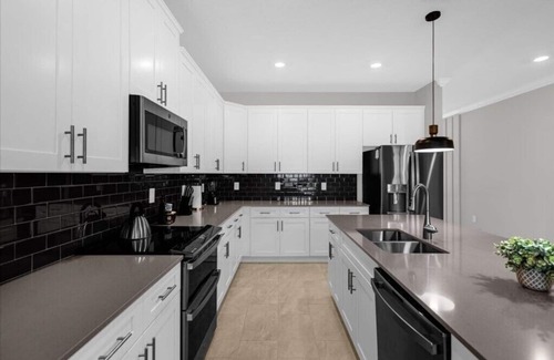 Kissimmee House | 6 Bedroom/5 Bathroom Storey Lake (4371 RS)