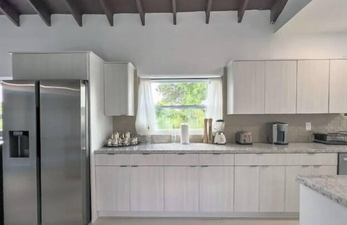 Homestead Apartment | 6 Bedroom 631339 by Houzlet