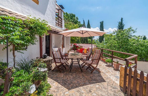 Algarinejo House | 6 bedroom accommodation in Fuentes de Cesna