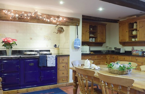 Loppington Cottage | 6 bedroom accommodation in Noneley, near Shrewsbury