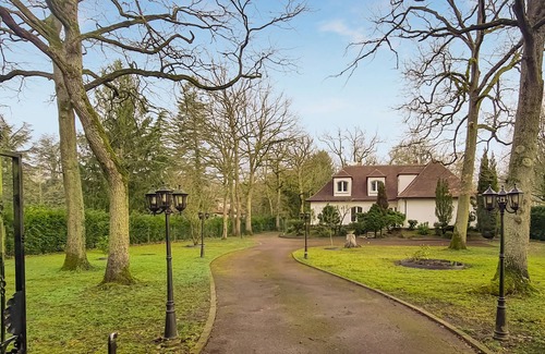 Lamorlaye House | 6 bedroom accommodation in Lamorlaye