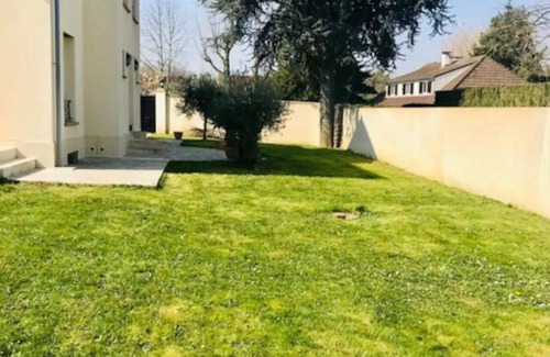 Saint-Nom-la-Breteche Villa | 6 Bedroom Villa in Saint-Nom-la-BretÃ¨che