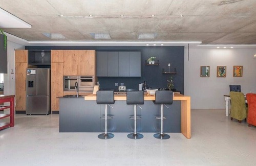 Bloubergstrand House | 6-Bedroom Getaway with Pool in Table View