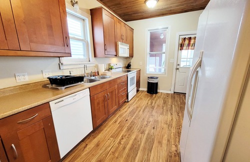 Two Harbors House | 6 Bedroom Home Close to Everything | Breakwater