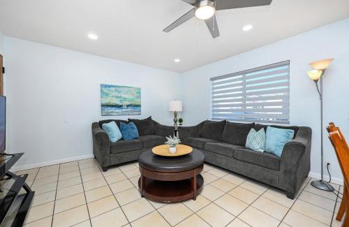 West Newport House | 6 Bedroom home located 2 houses in from the Beach