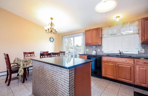 Eastward Look House | 6 Bedroom Home with Central Air in Eastward Look - Walk to Scarborough Beach!