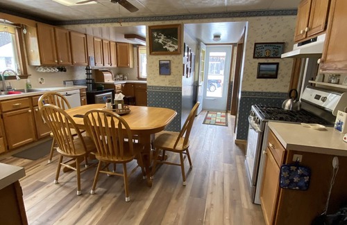 Pellston House | 6 Bedroom House close to Petoskey, Harbor Springs & Mackinaw 350 private acres